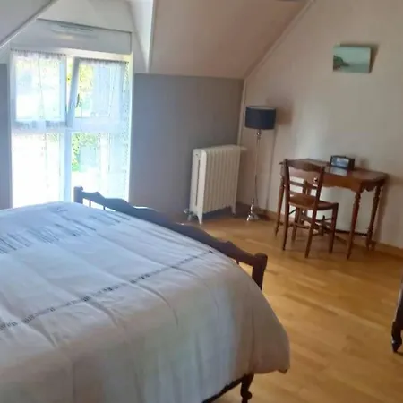 Dom wakacyjny Maison En Pierre Au Milieu Du Bocage Coulouvray-Boisbenâtre