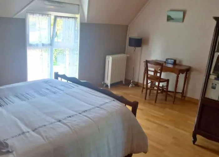 Dom wakacyjny Maison En Pierre Au Milieu Du Bocage Coulouvray-Boisbenâtre